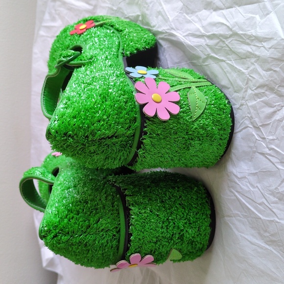 It's Always Greener Mary Janes Platforms - Picture 9 of 9